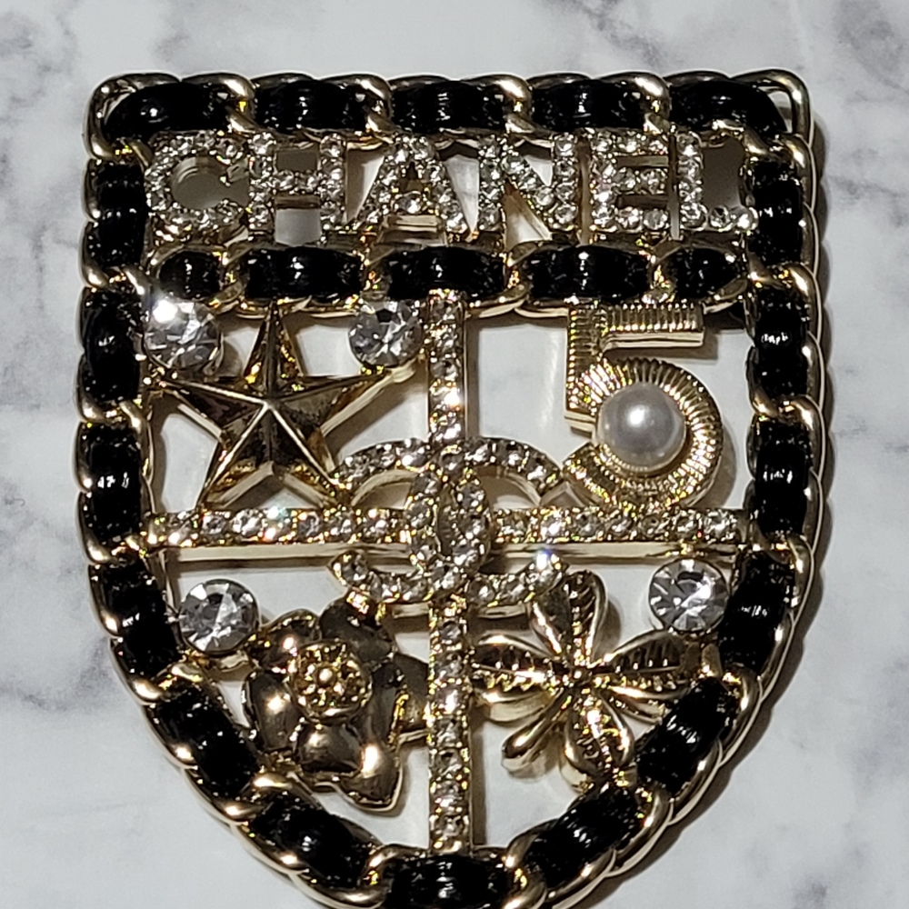 - Brooch - Picture 2 of 2